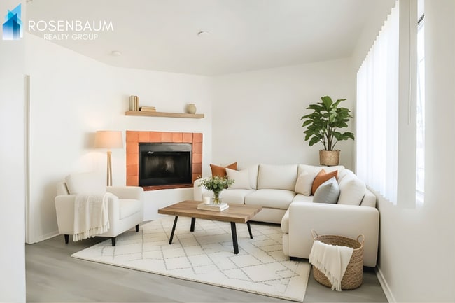 Building Photo - 354 W Delano St