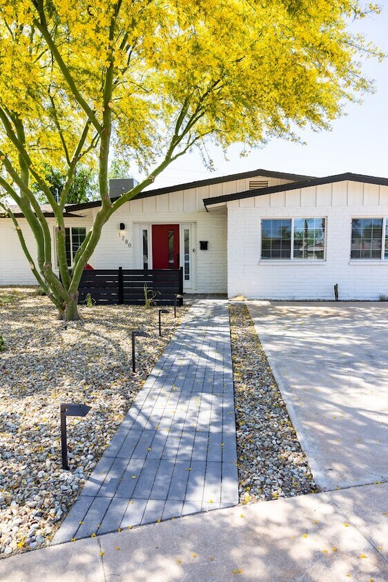 Primary Photo - 1280 E Alameda Cir