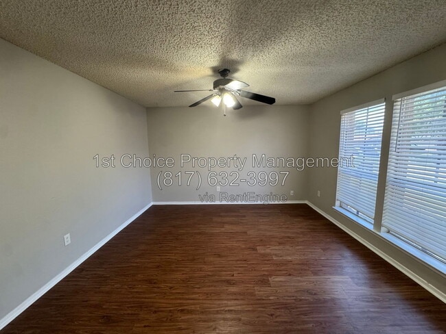 Building Photo - 6620 Lyndale Dr