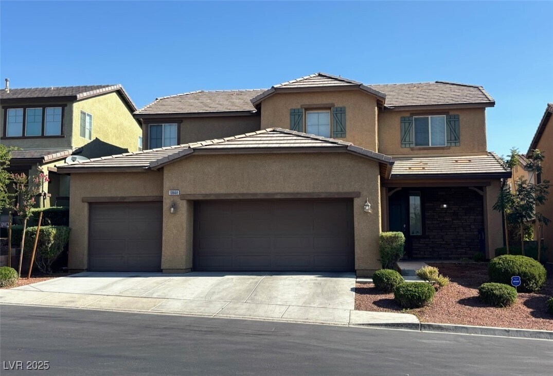Foto principal - 10668 Berkshire Woods Ave