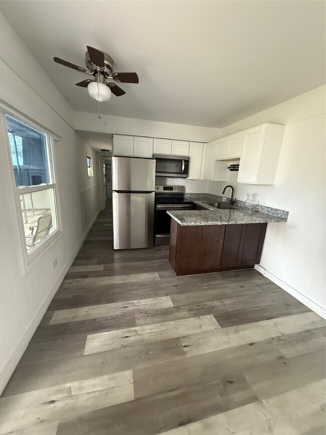 Building Photo - 310 E Jack Ave