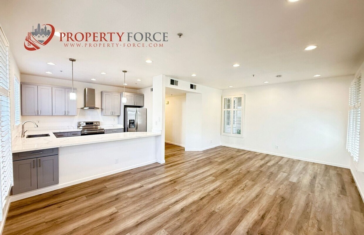 Foto principal - Updated 1,510 Sq Ft Belmont Condo Near Cal...
