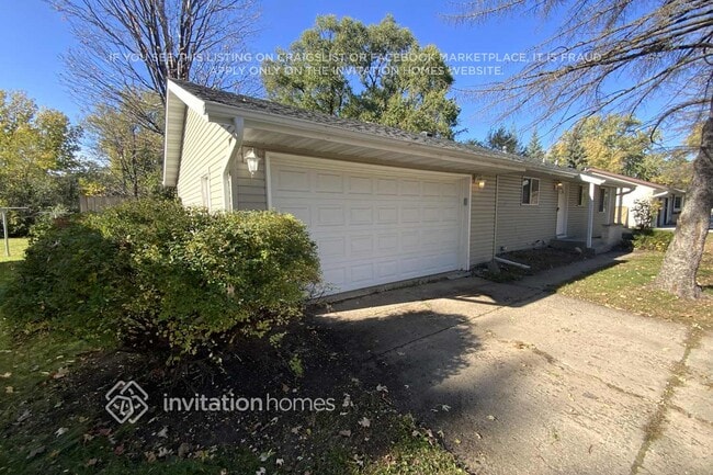 Building Photo - 944 Beacon Ln Building Photo - 944 Beacon Ln