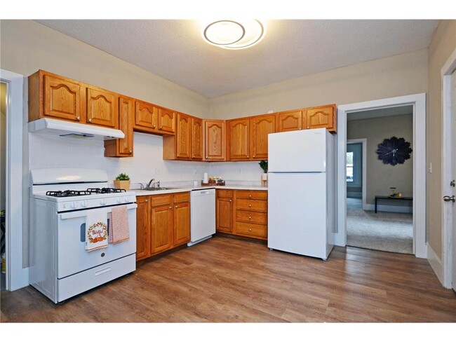 kitchen - 4351 Fremont Ave N