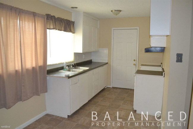 Building Photo - 3 br, 1 bath House - 3416 SW Burlingame Rd