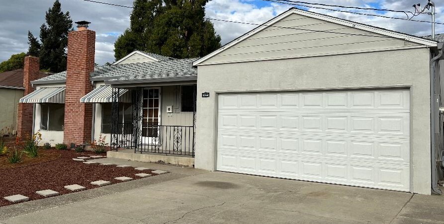 Primary Photo - 37462 Briarwood Dr