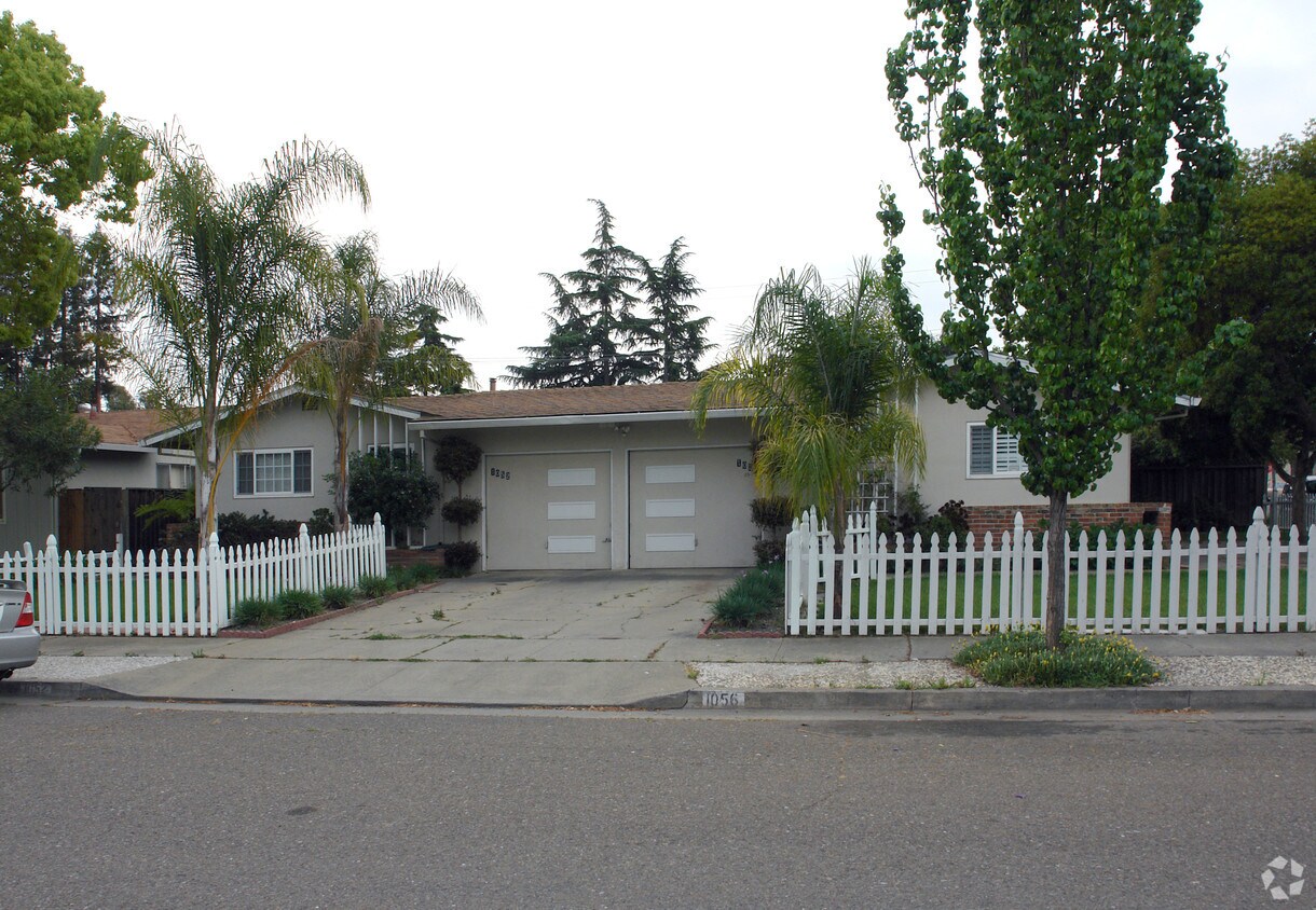 Building Photo - 1052-1056 Bismark Dr