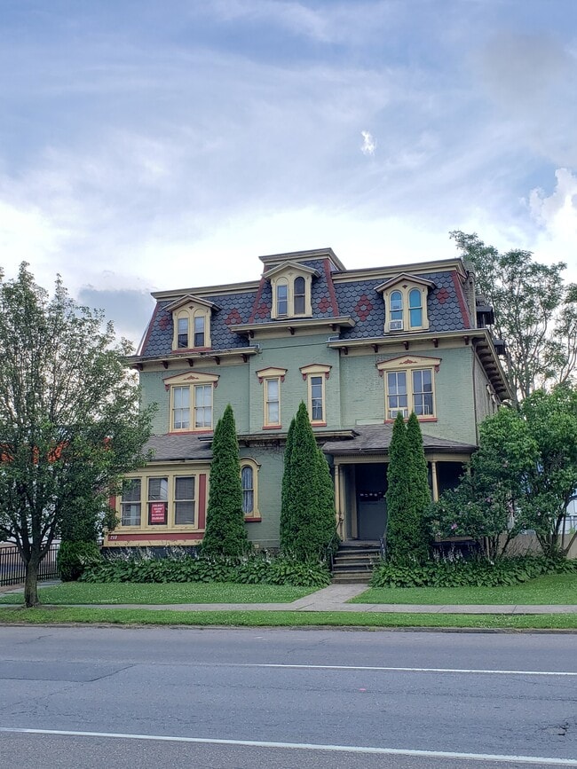 Foto del edificio - 713 W 3rd St