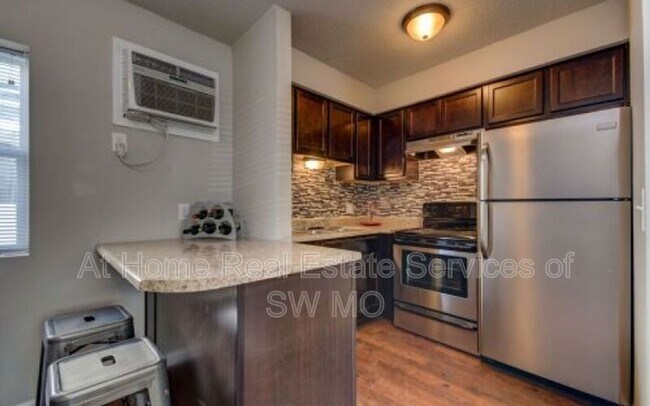 Building Photo - 920 S Campbell - R7