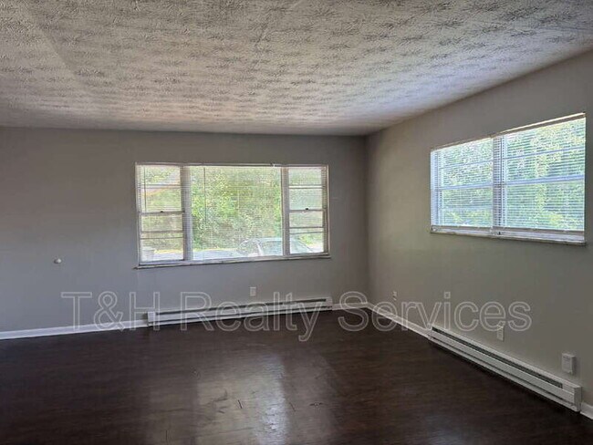 Foto del edificio - 849 Riverside Dr