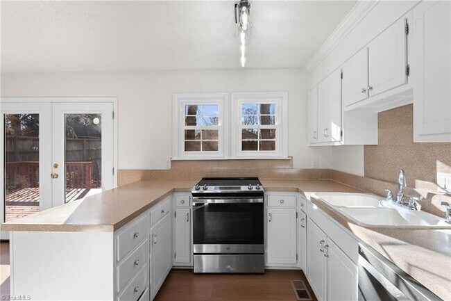 Foto del edificio - 1705 Three Meadows Rd