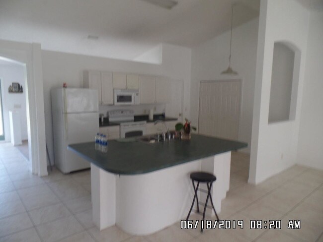 Foto del edificio - 336 SW Paar Drive