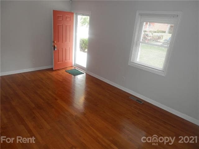 Foto del edificio - 2827 Burbank Dr