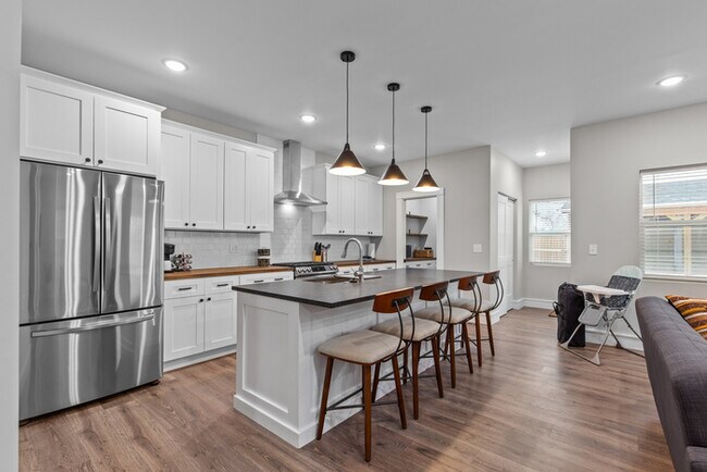 Foto del edificio - 3323 Vista Ave