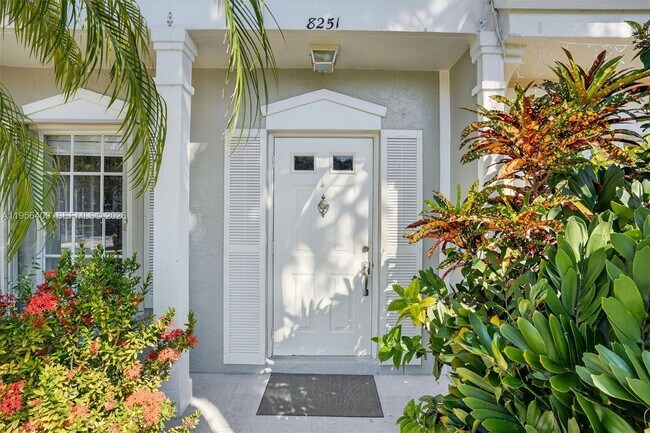 Building Photo - 8251 San Carlos Cir