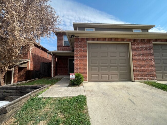 Building Photo - 3/2.5 Townhome w/ STUNNING Open Floor Plan...