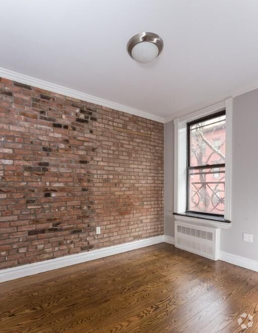 Building Photo - 420 E 9th St