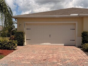Building Photo - 10801 Crossback Ln