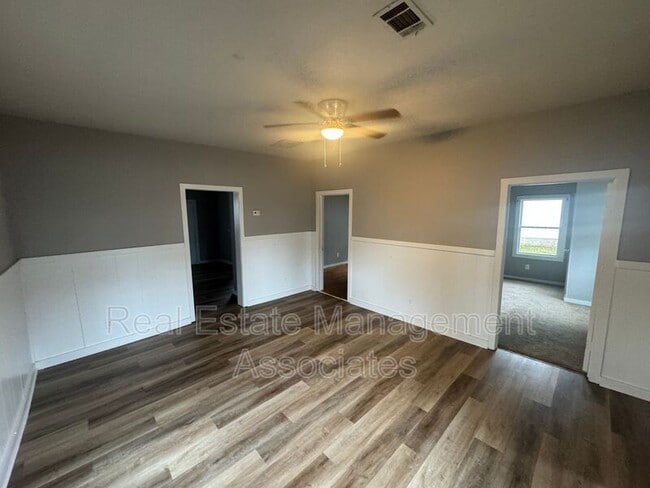 Building Photo - 331 W College St