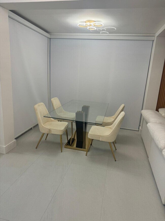 Foto del edificio - 18 Selby Ln