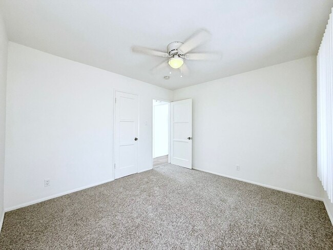 Building Photo - Remodeled Duplex in South O!