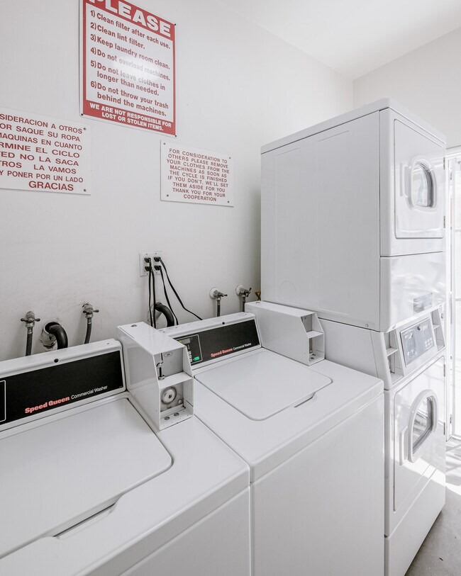 Foto del edificio - 6165 Coldwater Canyon Ave