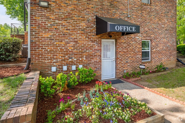 Leasing Office - Donnelly Court