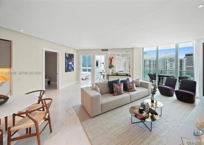 Foto del edificio - 350 S Miami Ave