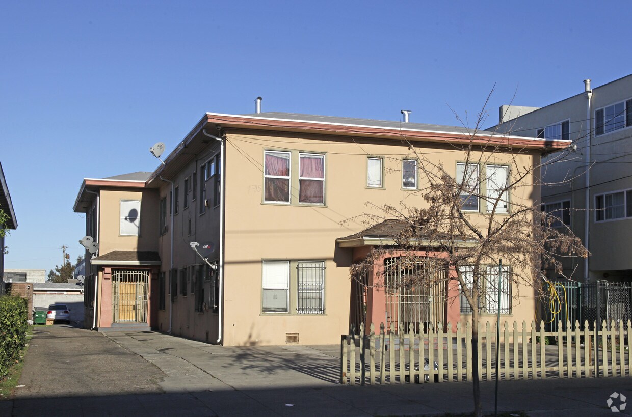 Primary Photo - 1707 28th Ave