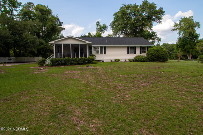 Building Photo - 107 Pine Needle Cir