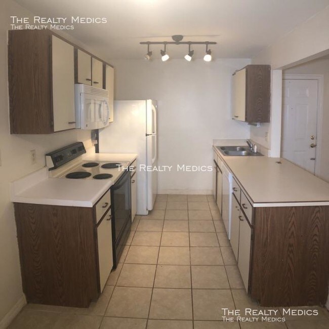 Building Photo - 2 bedroom in Port Orange FL 32127