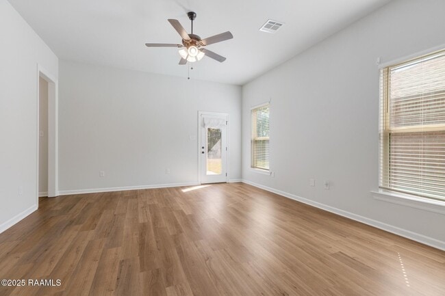 Building Photo - 136 Lightbourne Dr