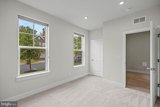 Foto del edificio - 1548 Meadowlark Glen Rd