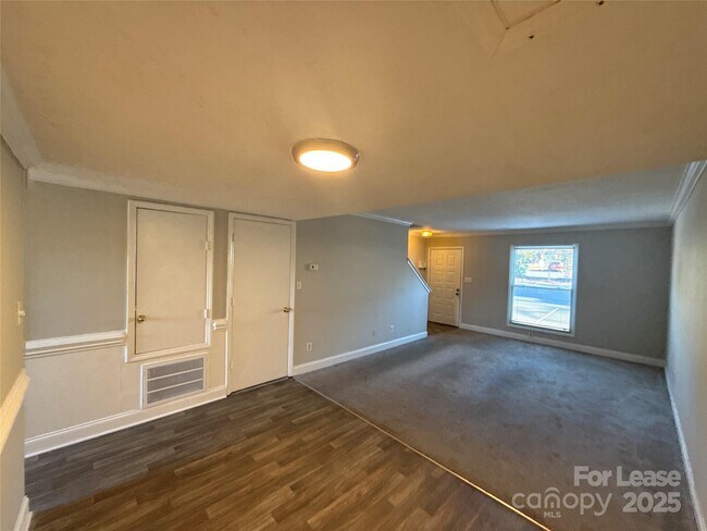 Foto del edificio - 7906 Oak Meadow Ct