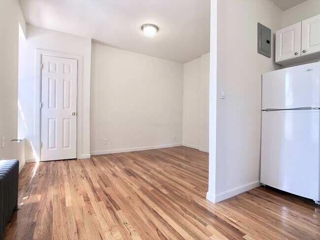 Building Photo - 401 E 68th St