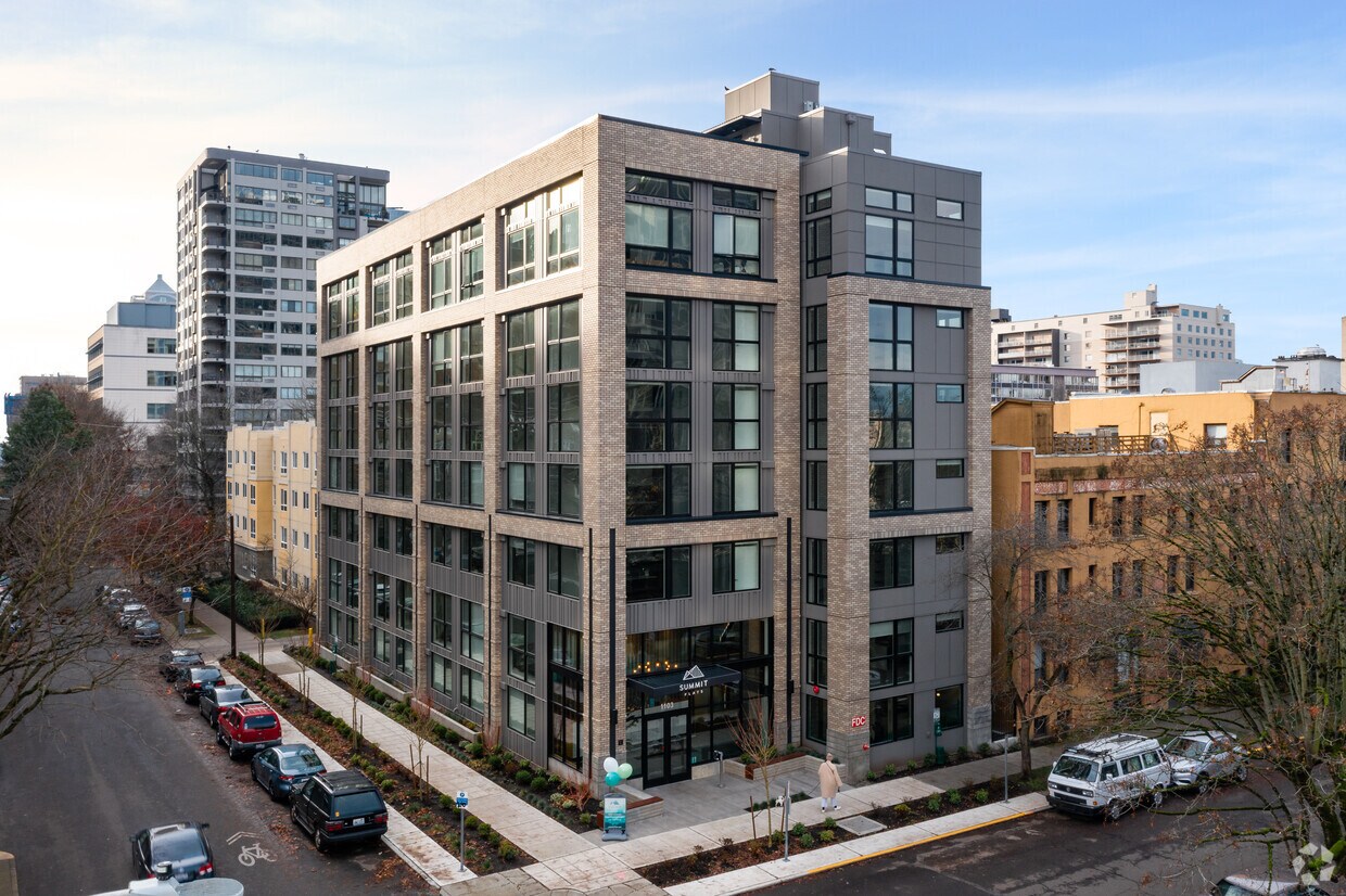 Primary Photo - Summit Flats Contemporary Studios & Lofts
