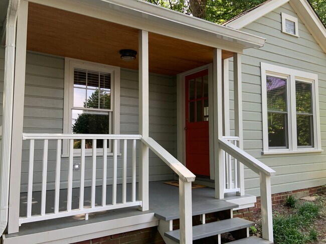 Building Photo - College Hill area Guest house