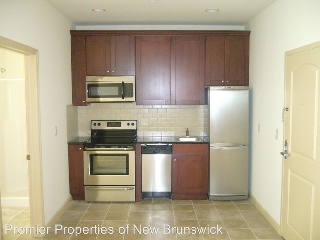Building Photo - 2 br, 1 bath Room For Rent - 15 Union Street