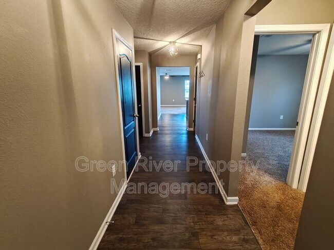 Building Photo - 3650 Shiner Dr