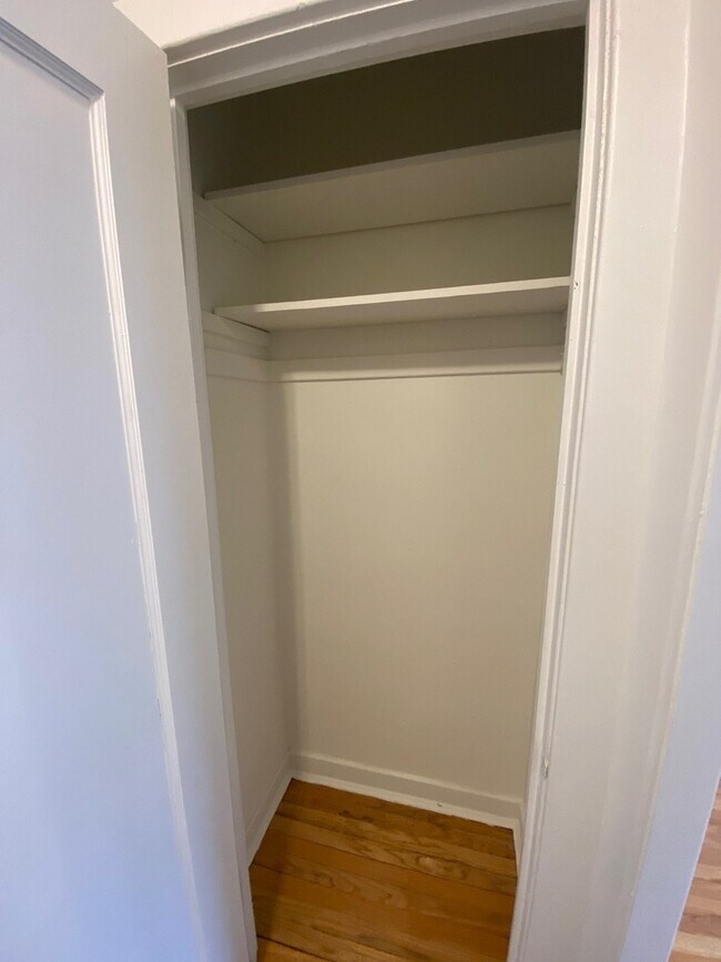 Building Photo - 6516 N Glenwood Ave