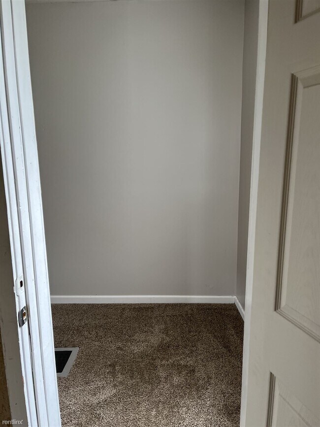 Foto del edificio - 2 br, 1 bath Duplex - 469 East Washington ...