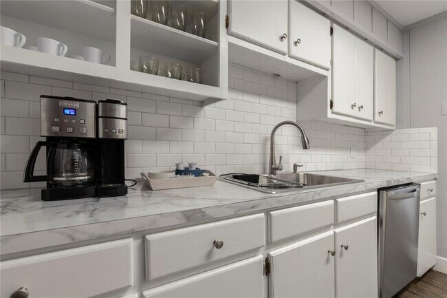 Building Photo - 5251 US-290