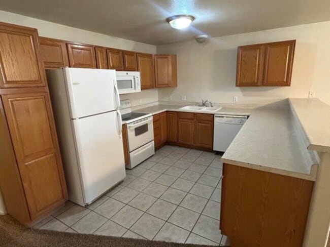 Building Photo - Spacious 3 Bed, 2 Bath!!!