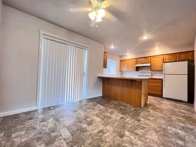 Building Photo - Madison - 3016
