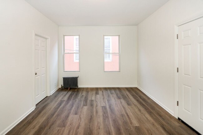 Foto del edificio - 78-10 32nd Ave