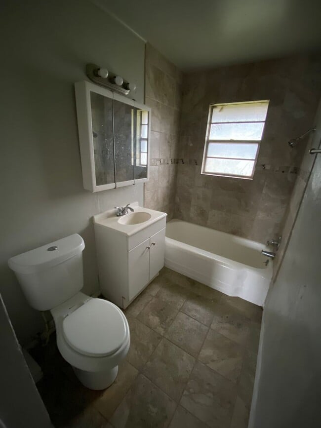 Building Photo - Charming One Bedroom, One Bath in Edmond!