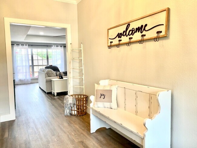 Foto del edificio - 110 Honeysuckle Ct