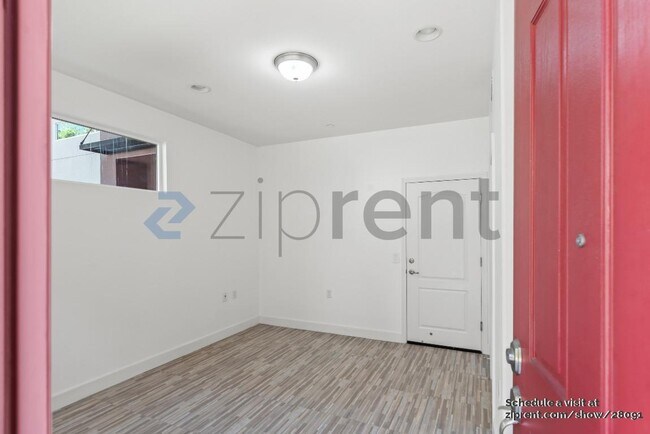 Foto del edificio - 448 Baltimore Pl