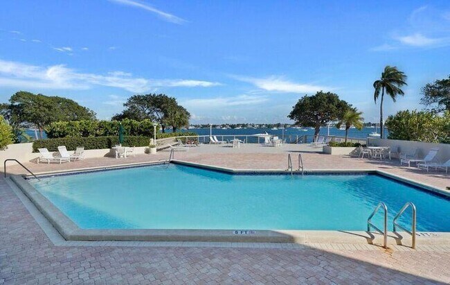 Foto del edificio - 5600 N Flagler Dr