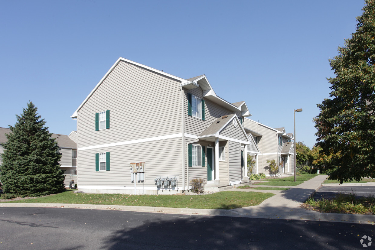 Primary Photo - Royale Glen Townhomes